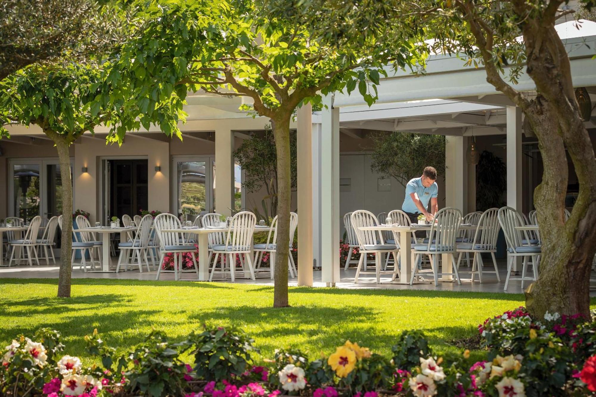 Отель Sani Club Экстерьер фото